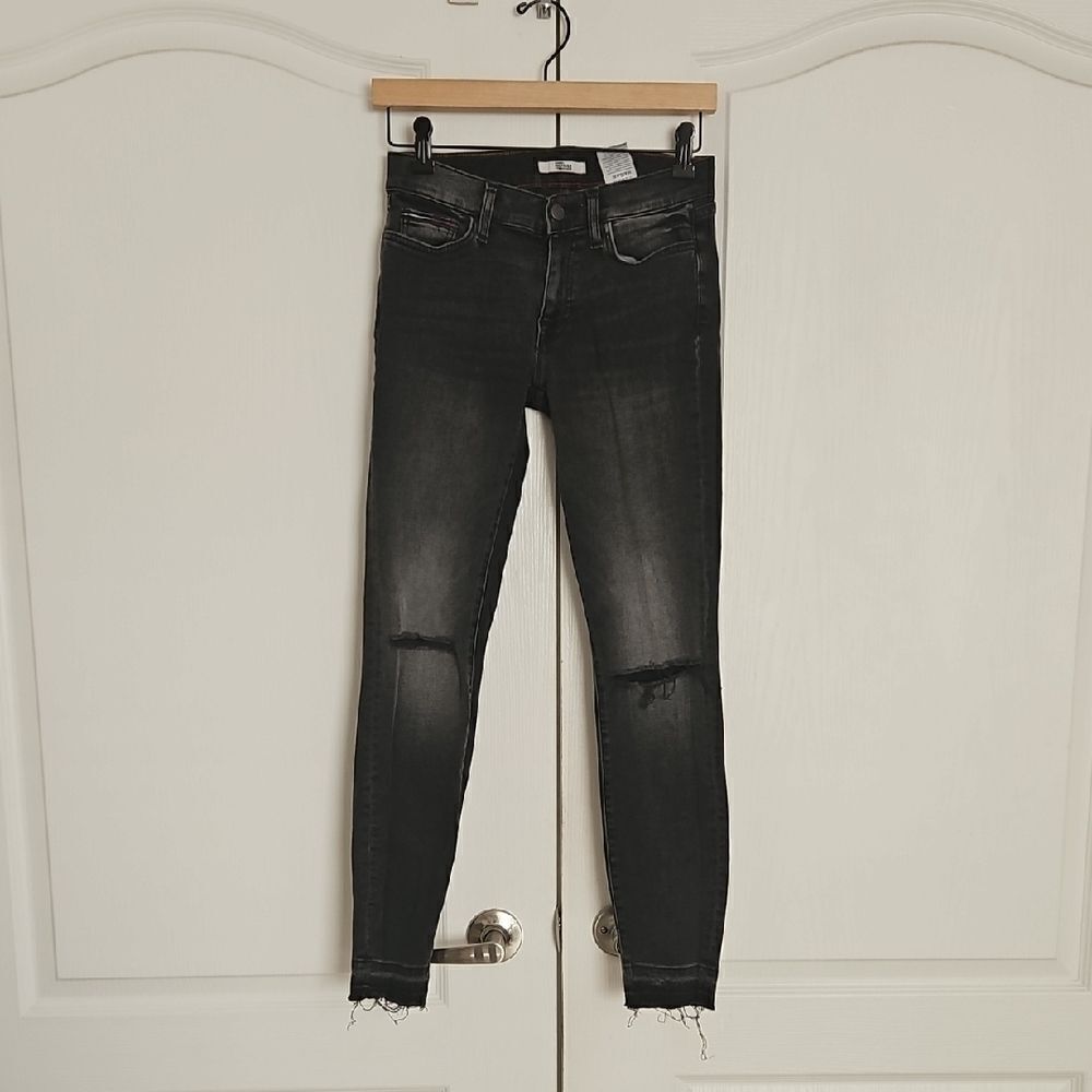 Women's Black Mid-Rise Distressed Skinny Jeans
